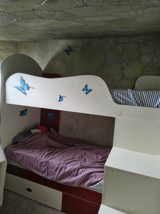 Vand pat supraetajat cu saltele