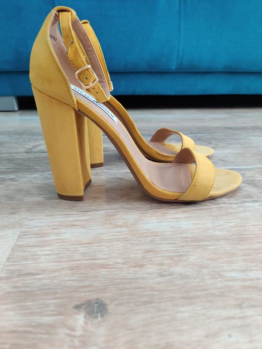 Vand 4 perechi sandale ocazie