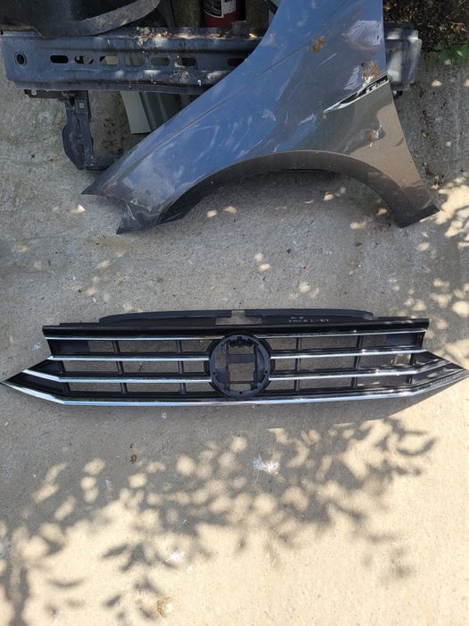 Grila capota vw passat b8 facelit 3G0 853 653 N