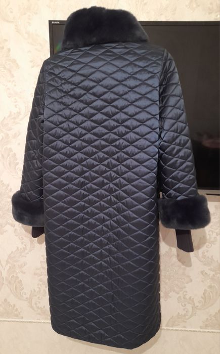 Продам зимнюю стеганую пальто/куртку