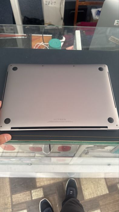 MacBook Pro, 2017 / Core i7 / Touch bar / 13-inch / 16 Gb x 256 Gb