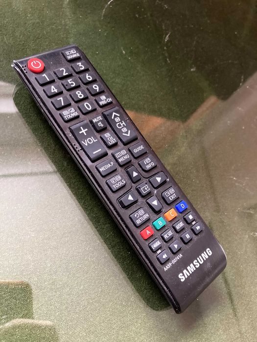 TV Samsung 61cm (24") UE24H4003AW