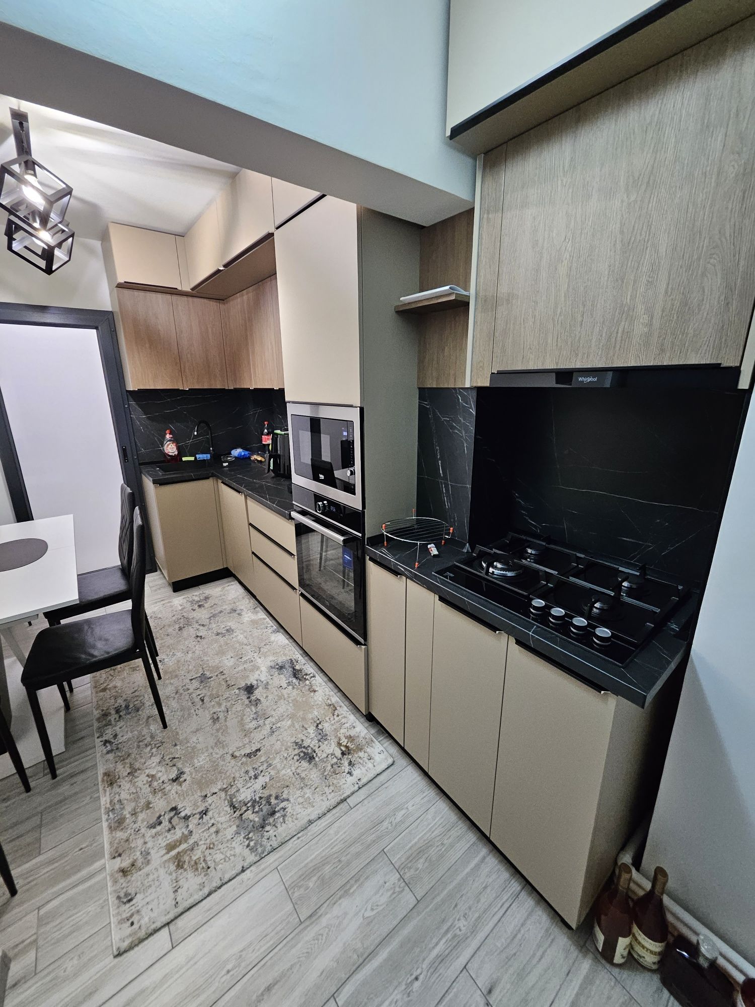 Pretul este pentru apartament mobilat partial și fără electrocasnice.