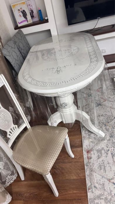 Продается стол версачи и 6 стульев