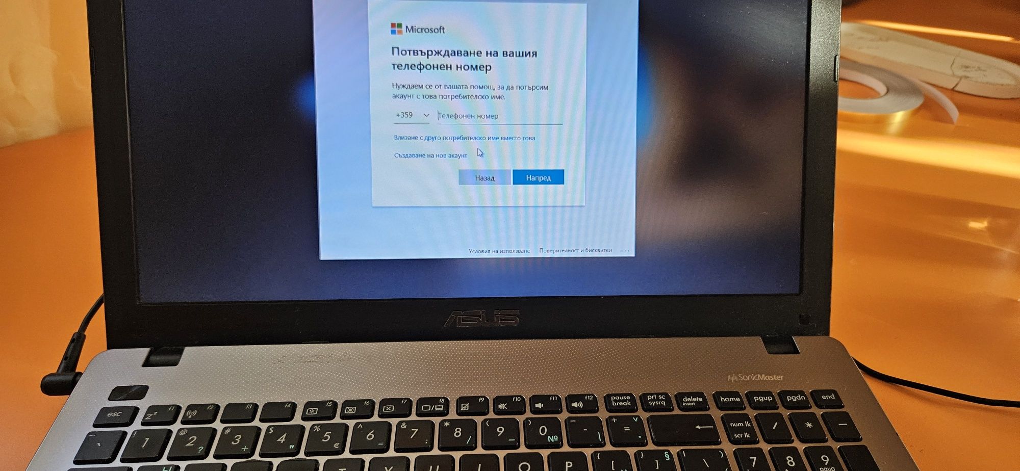 Лаптоп Asos HDMI