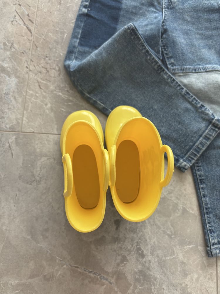 Детски гумени ботуши “minions” и дънки