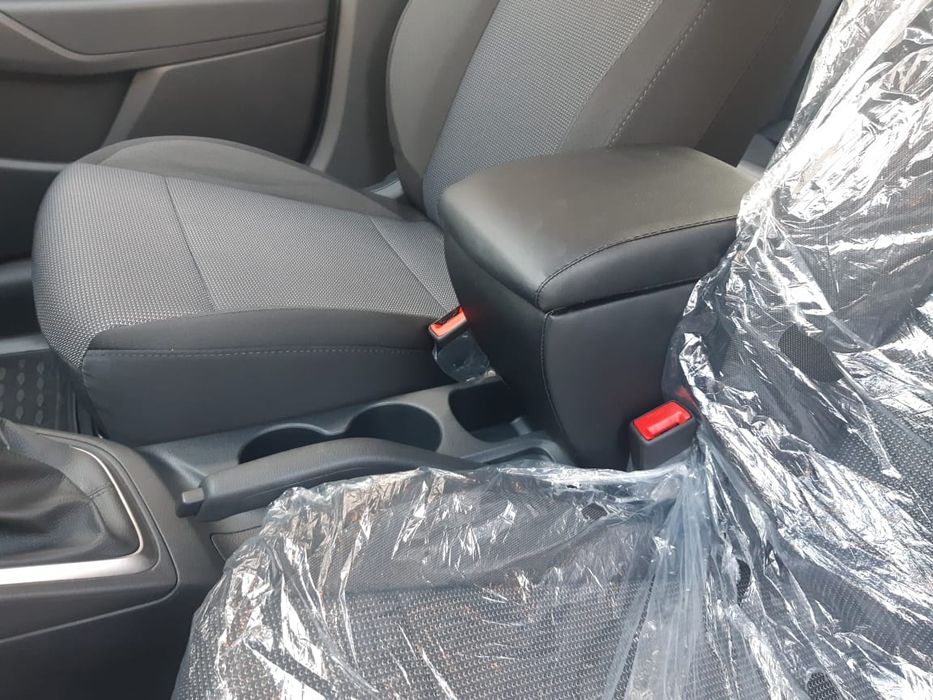 Продам новый фирменный подлокотник на Акцент и Кия Рио с 2017 по 2021