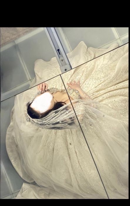 Rochie superba de mireasa (rochie + crinolina+voal+coronita)