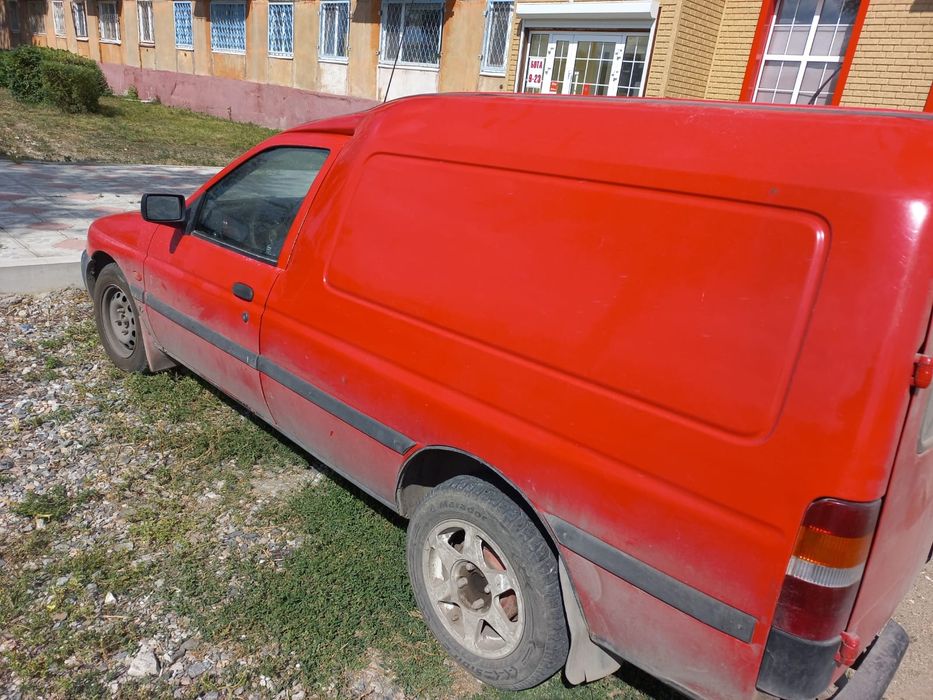 Продам машину форд