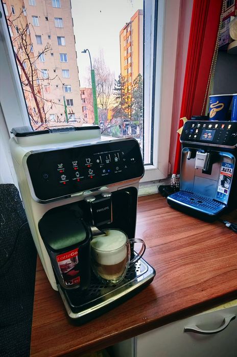Espressor automat Philips EP3243/50 LatteGo 5 bauturi rasnită ceramica