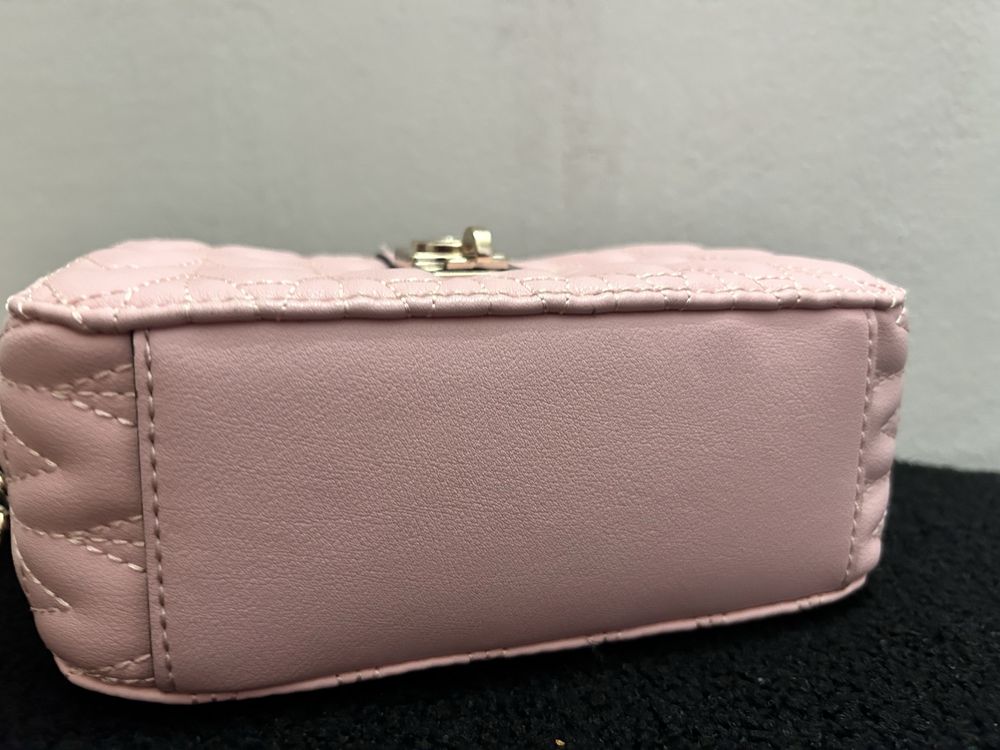 Чисто нова чанта Guess