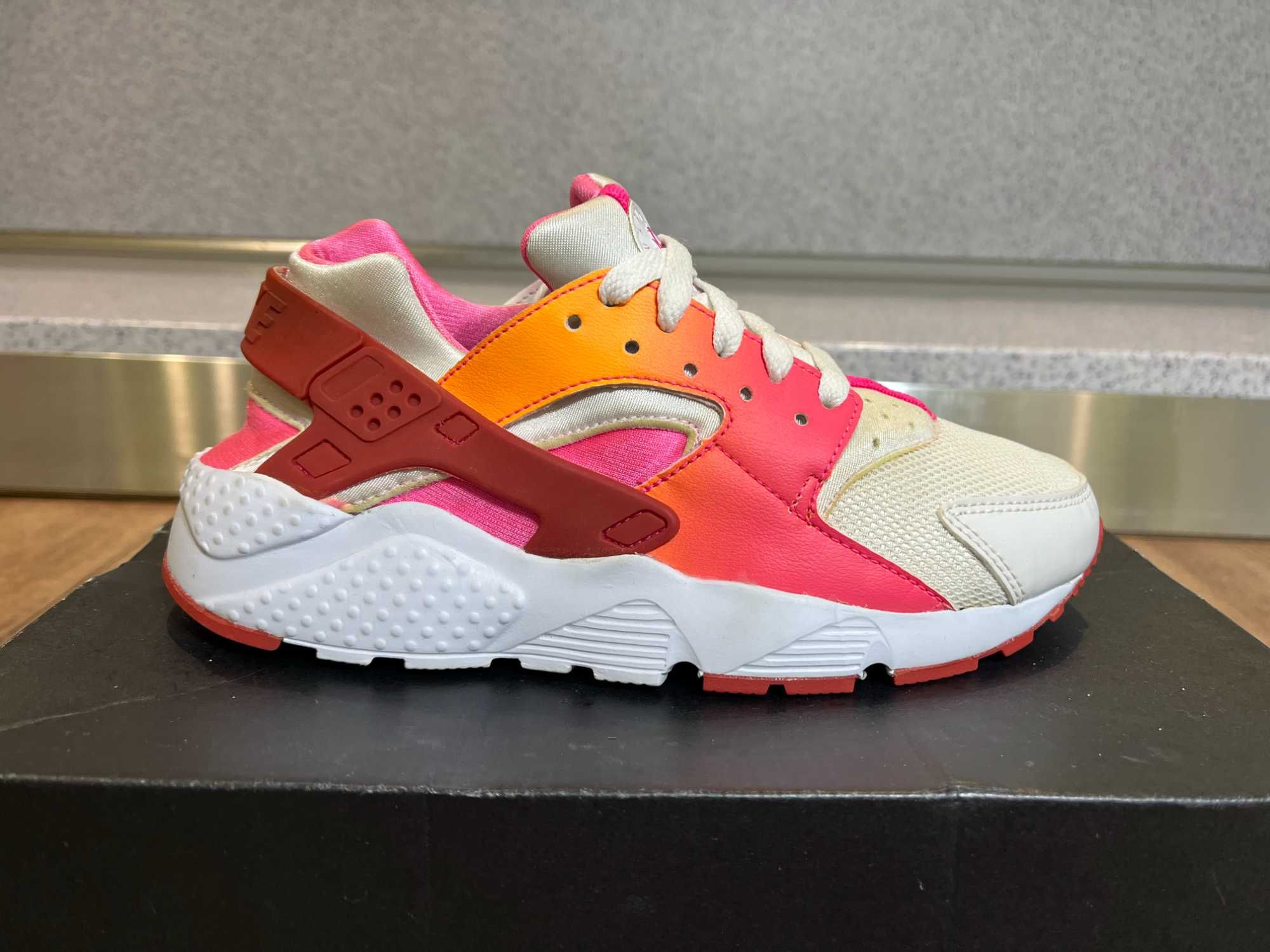 ОРИГИНАЛНИ *** Nike Huarache Run / "Vivid Pink"