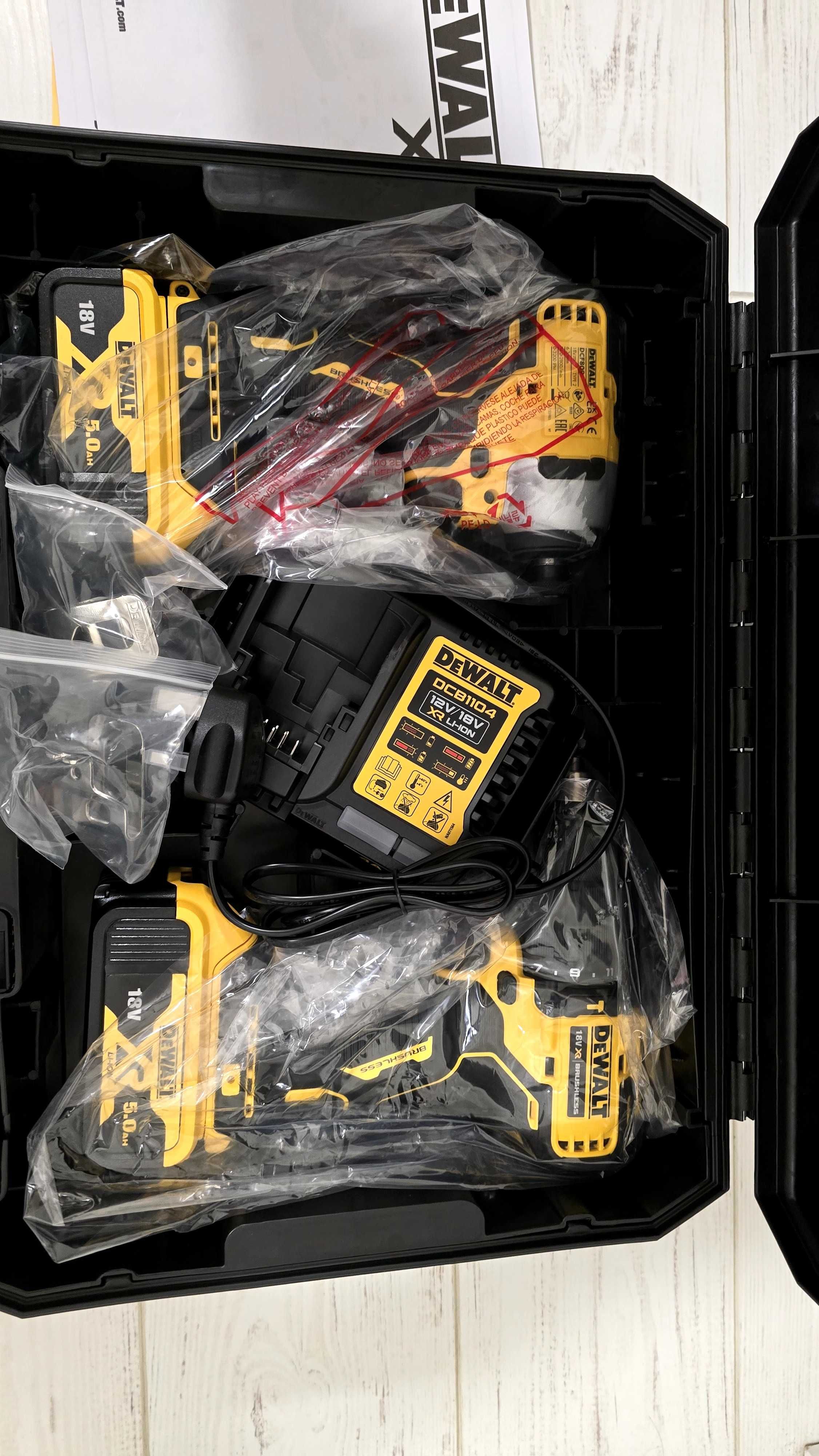 Комплект Акумулаторен винтоверт DeWALT DCD709 и импакт DeWALT DCF809