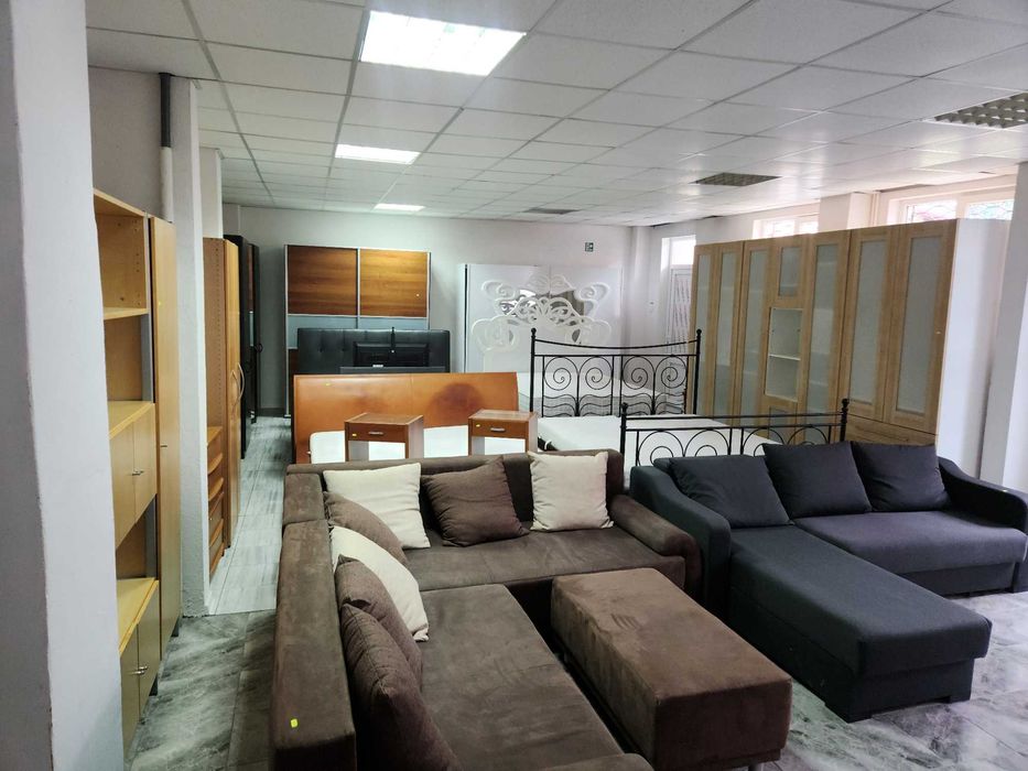 Vînd mobilă dormitoare bucătărie si multele altele