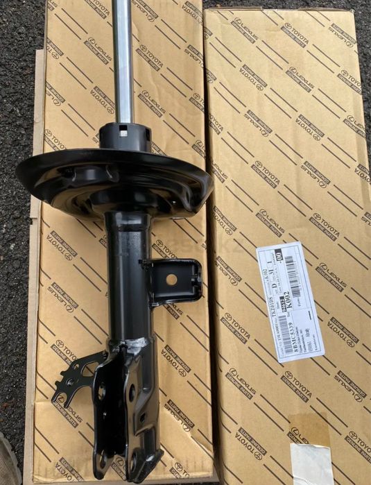 Тойота Camry xv70-75 передние аммортизаторы