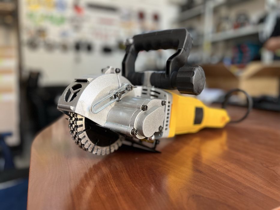 Штроборез с подключением воды в аренду