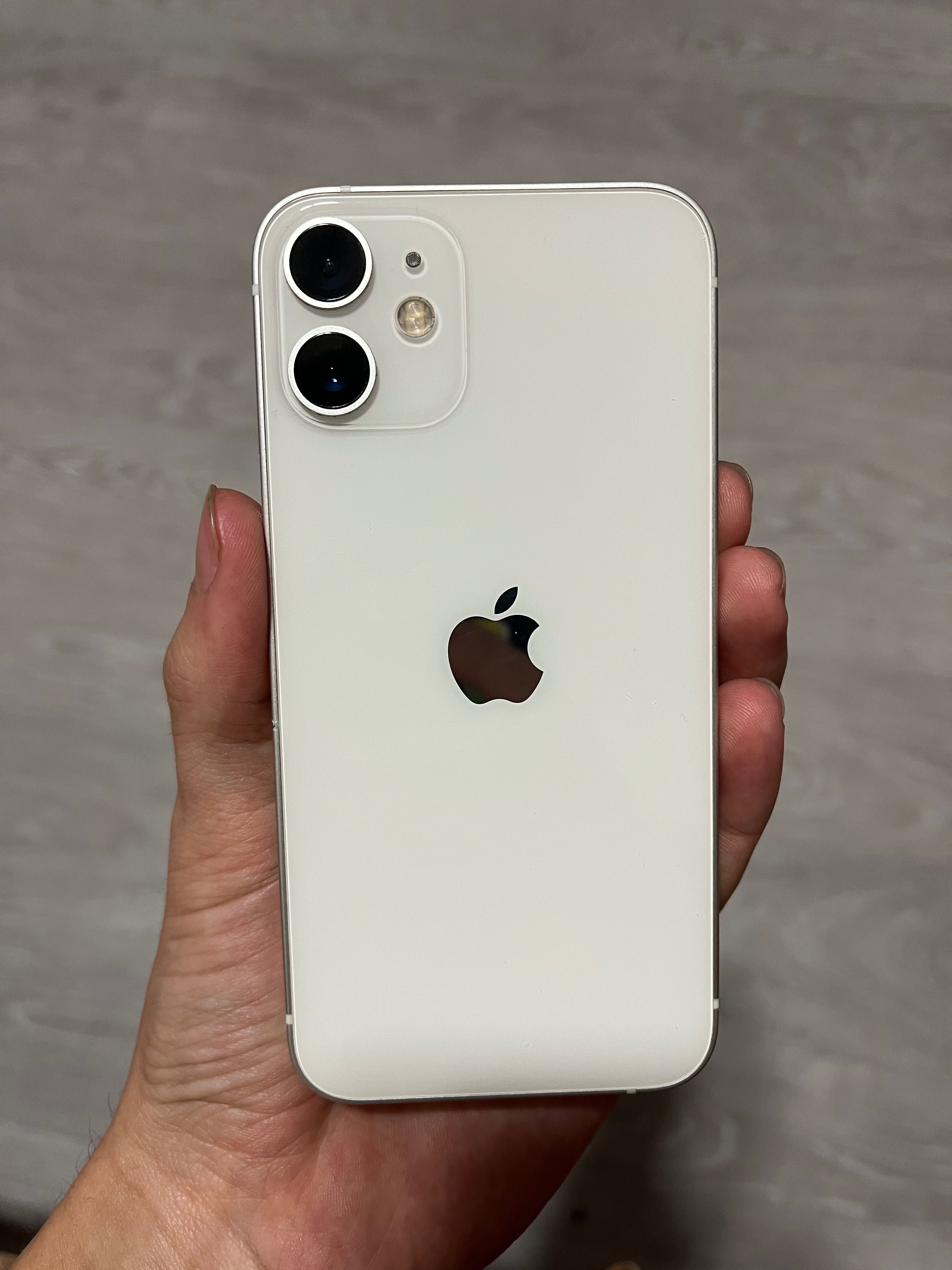 Продаю IPhone 12 mini