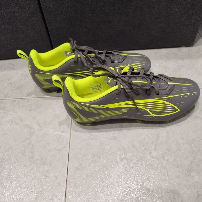 Детски футболни бутонки