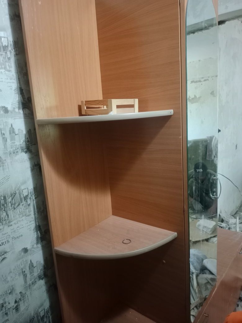 Продам шкаф в прихожую в хорошем состоянии