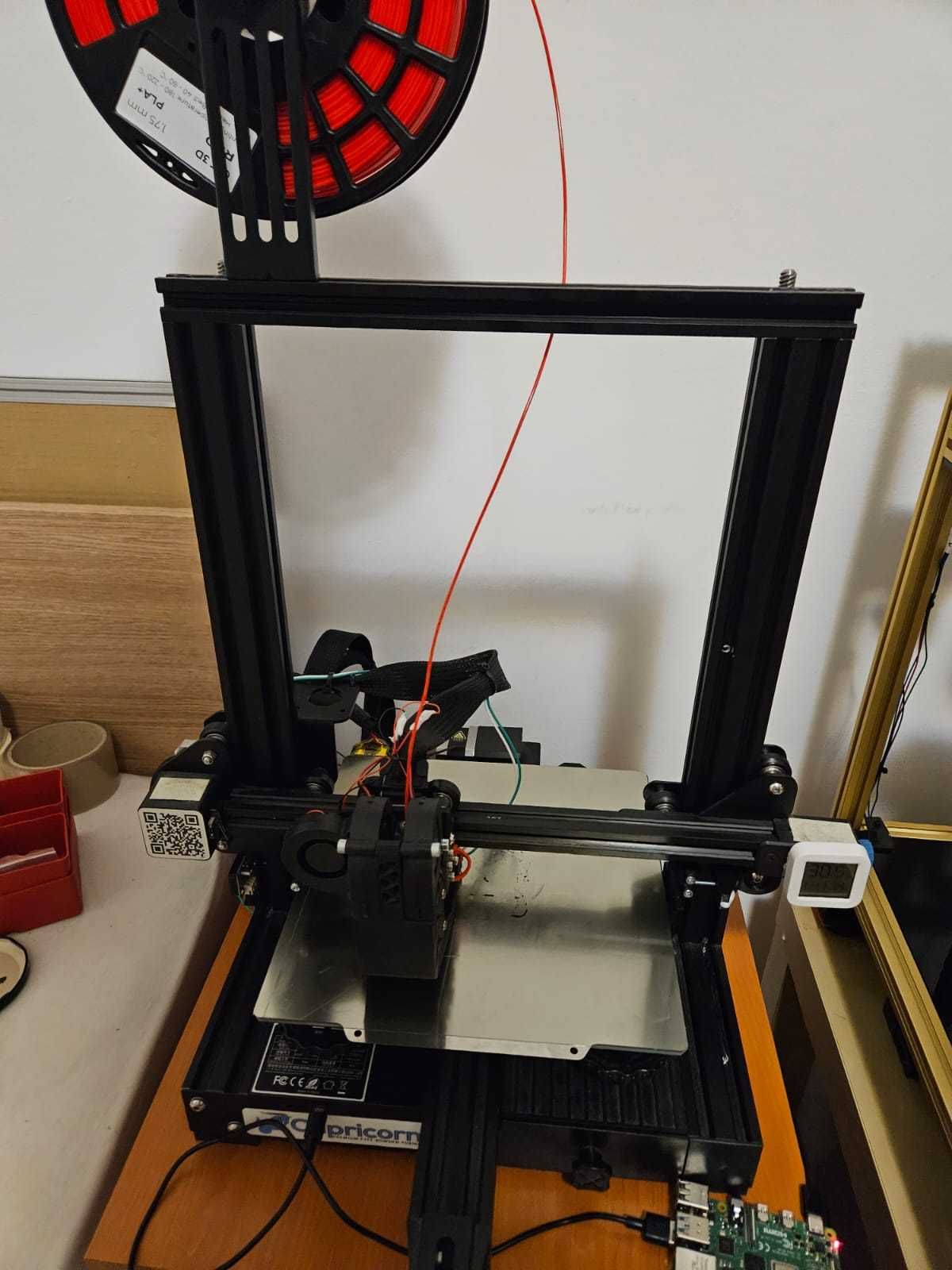 Imprimanta 3D Ender 3 V2 cu upgrade-uri, klipper