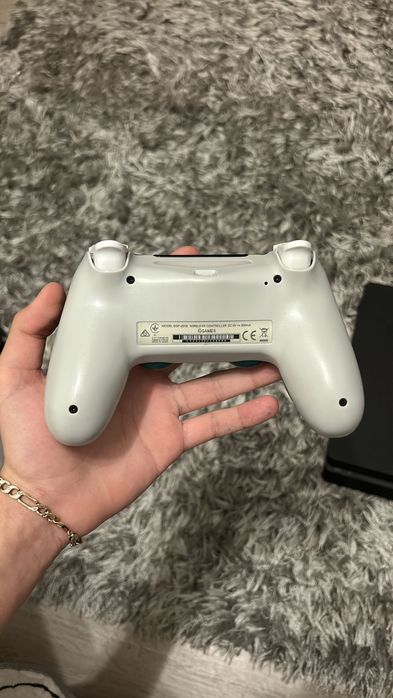 Vand playstaion 4 512gb