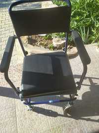 Тоалетен стол с колела