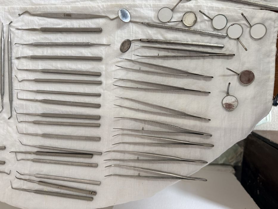 Стоматологичен стол и оборудване.