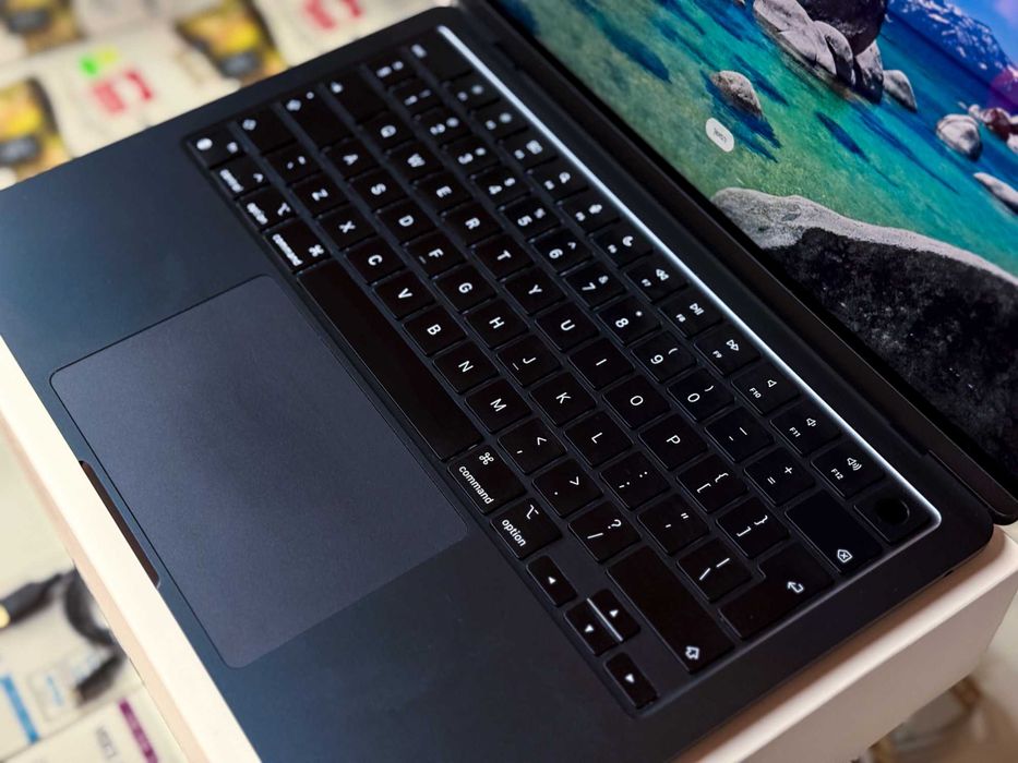 MacBook Air M3, 13”, 8GB RAM, 512GB SSD + подарък: Apple Magic Mouse