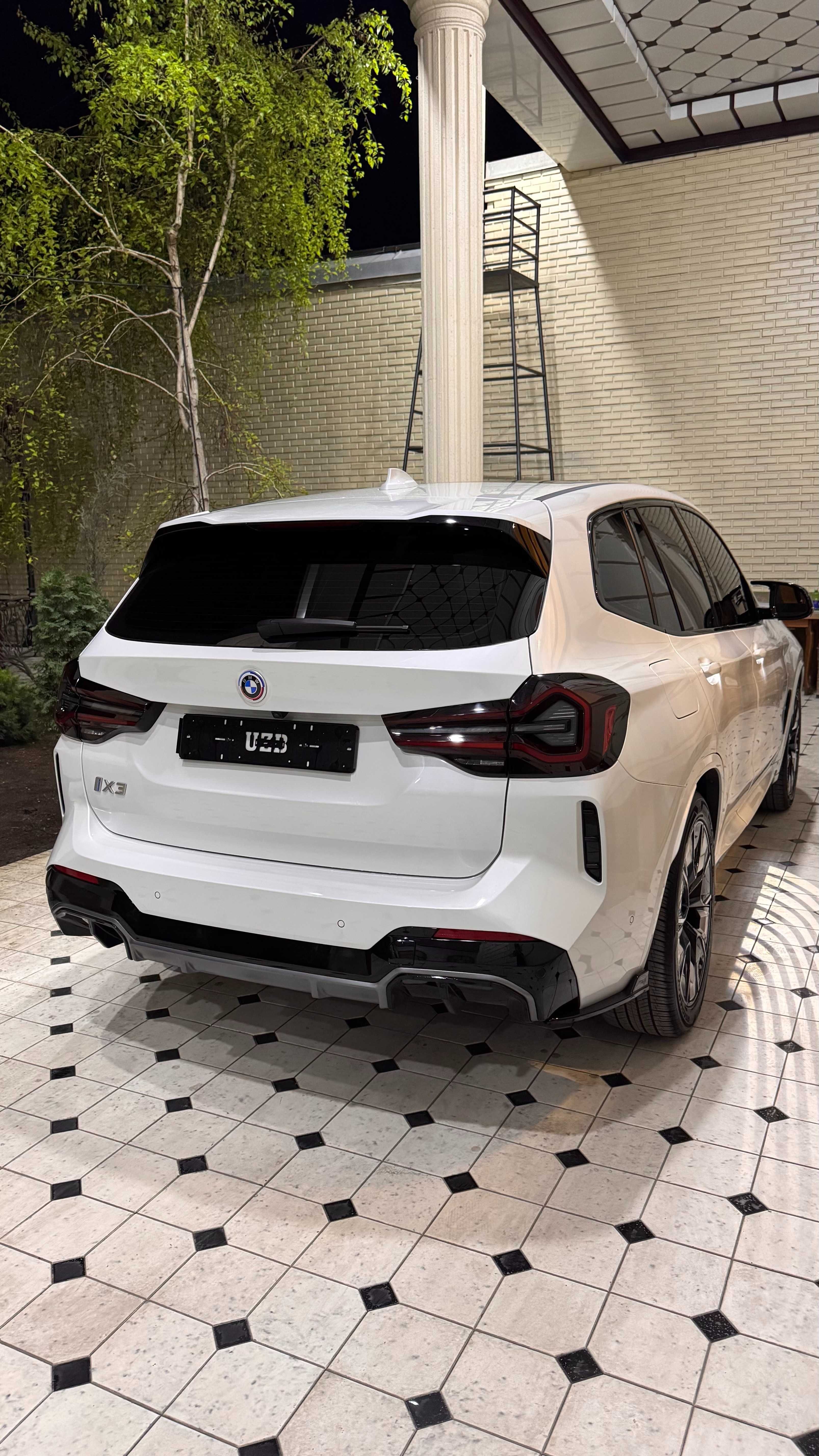 BMW IX3 M sport, full.