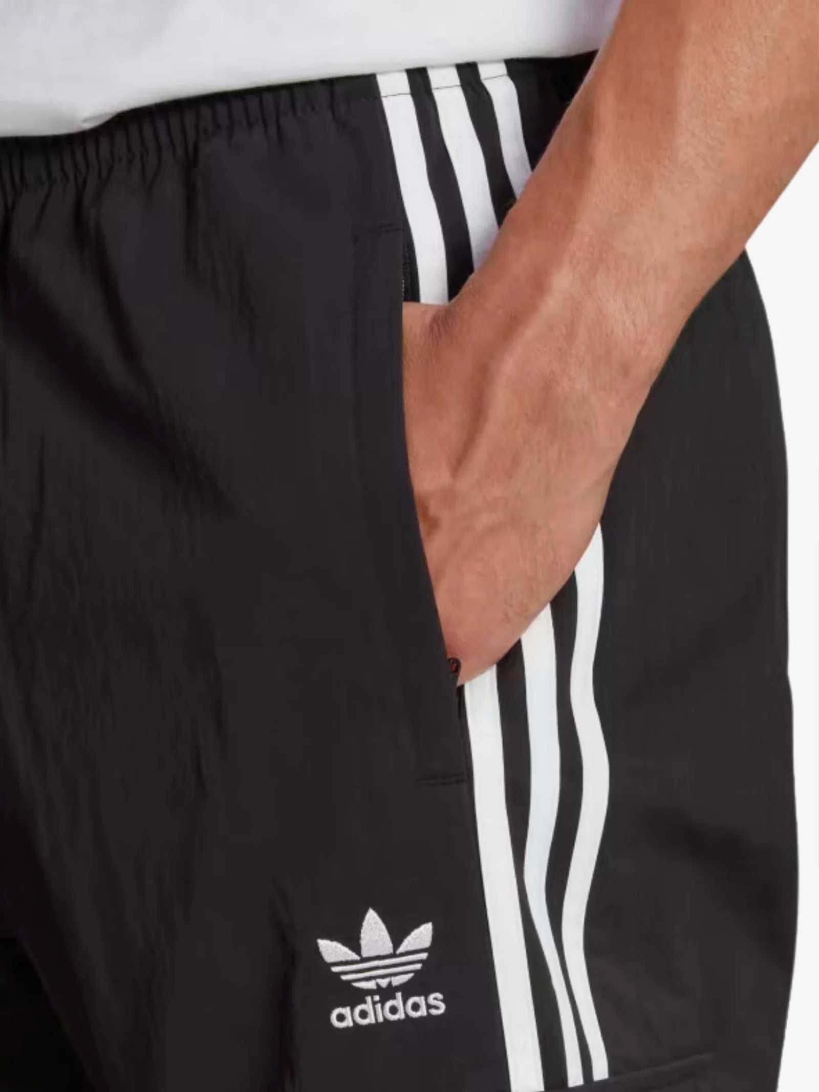 Pantaloni unisex adidas Originals cargo 3 stripes buzunare HR3364