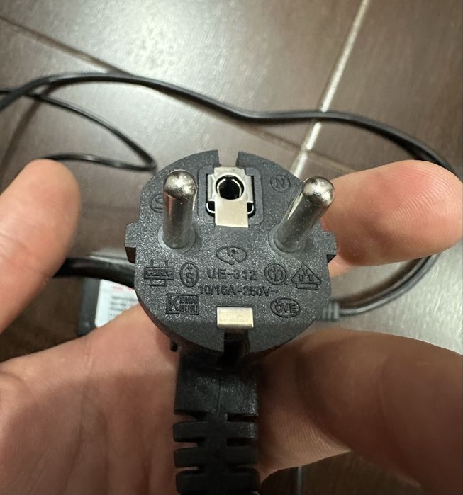 захранващ кабел с адаптер 14V за монитор/TV