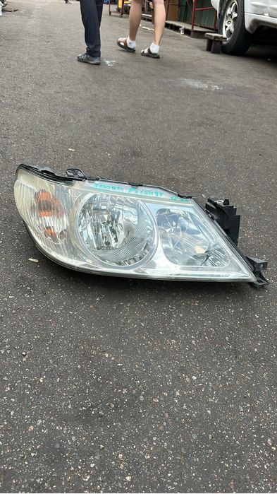 Правая фара на Nissan Presage u30