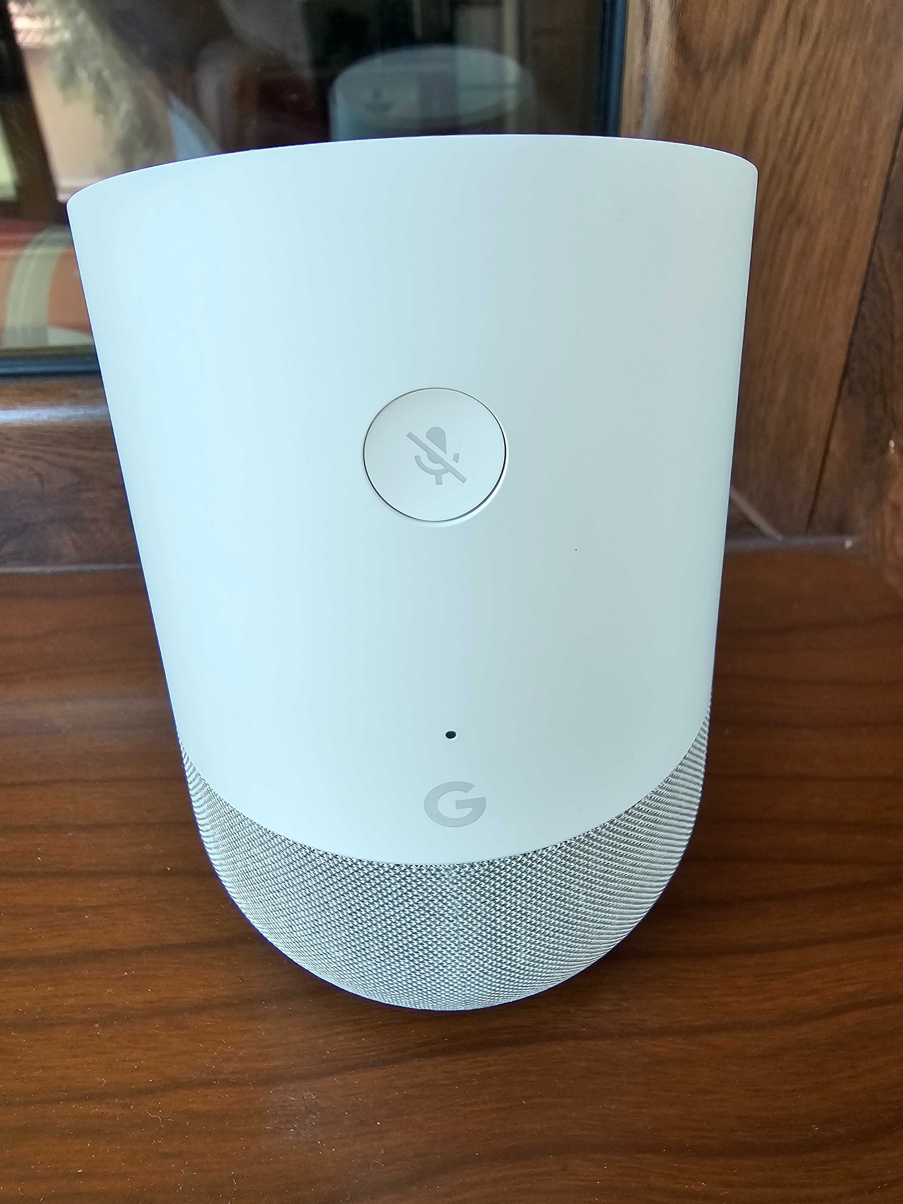 Google Home смарт колонка със Google Assistant