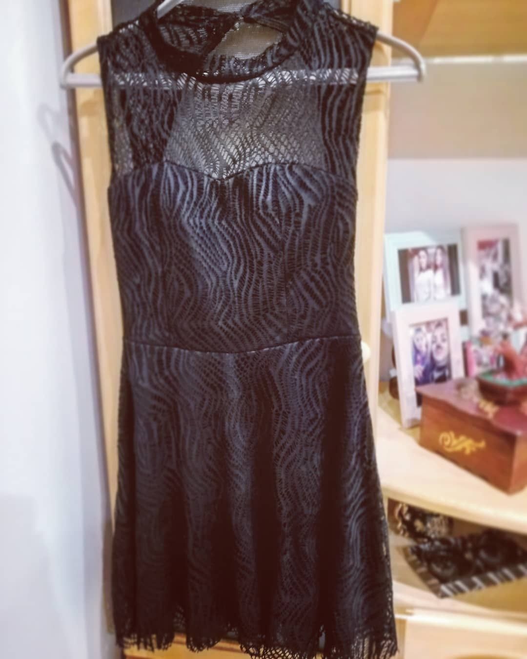 Официална черна рокля