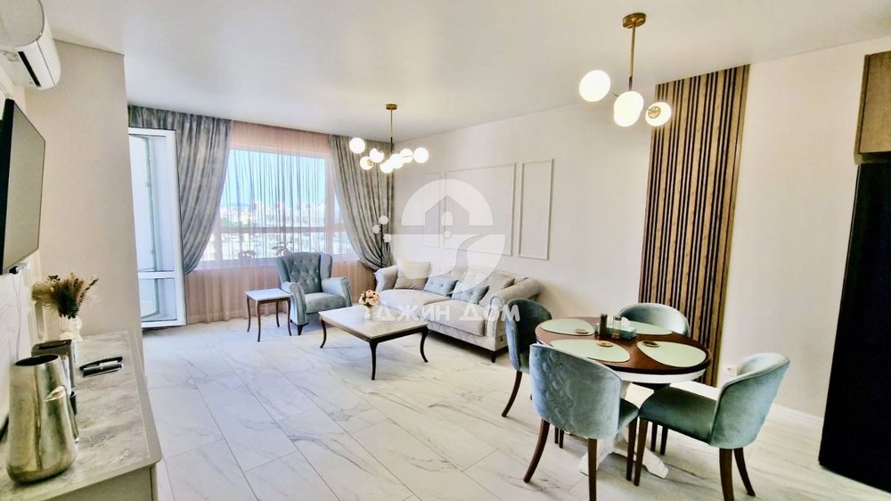 Продава се Тристаен апартамент в Бургас, Славейков - 120 кв.м за 2917 €/кв.м - Снимка #1