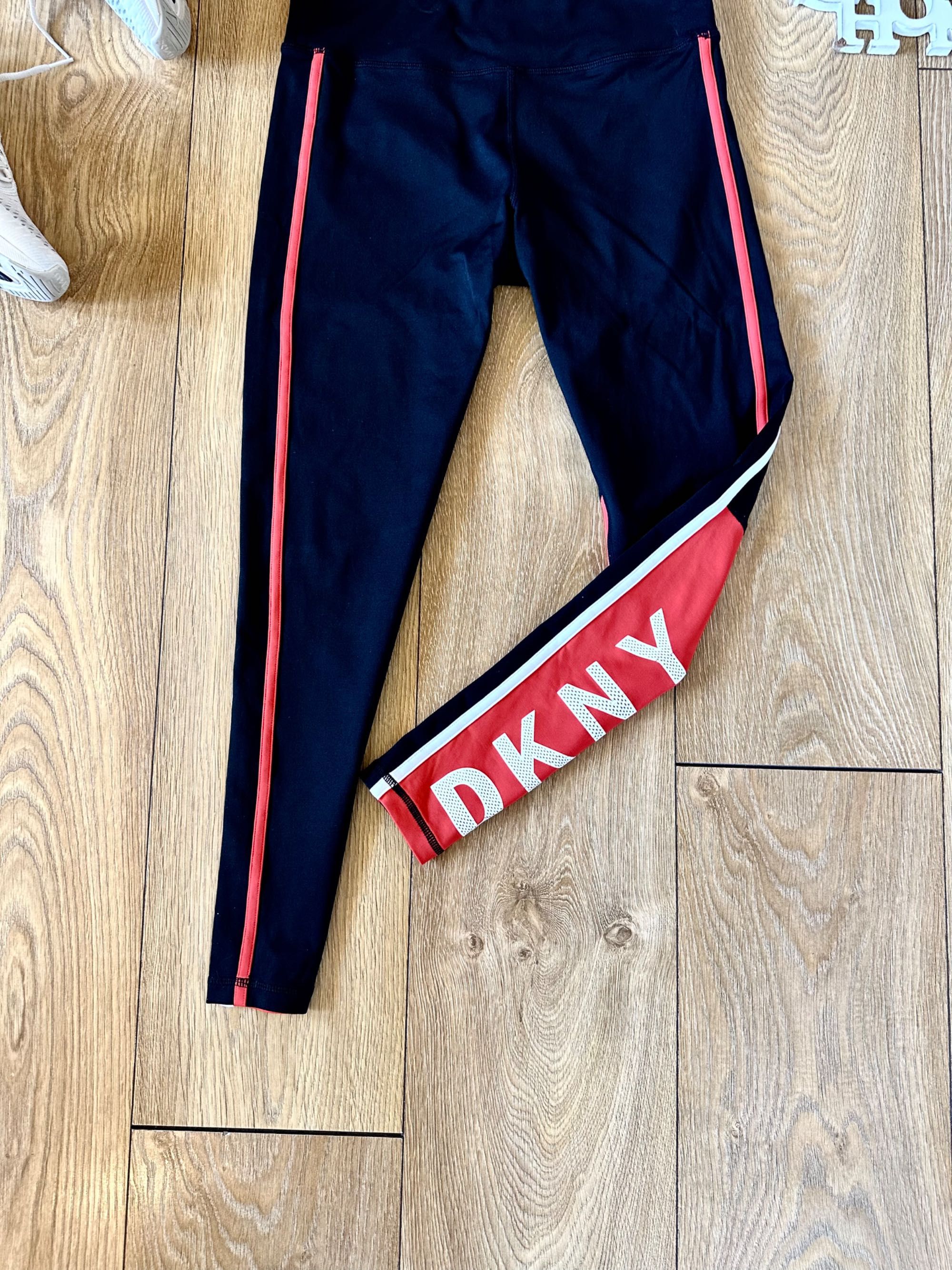 DKNY.Страхотен клин стегната материя,висока талия DKNY