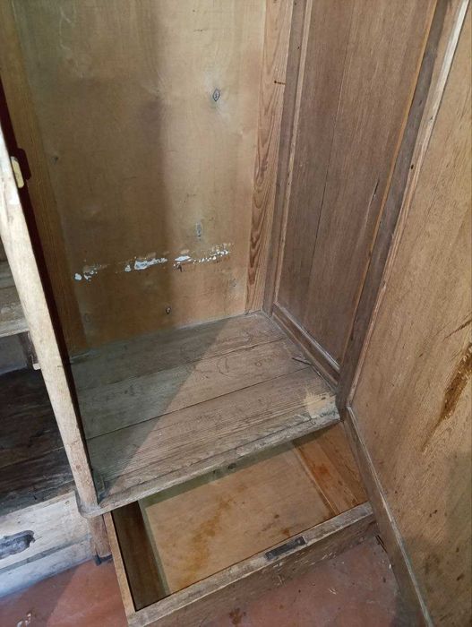 Шифоньер деревянный двустворчатый прошлый век