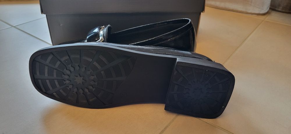 Черни обувки GiAnni от естествен лак, размер 36