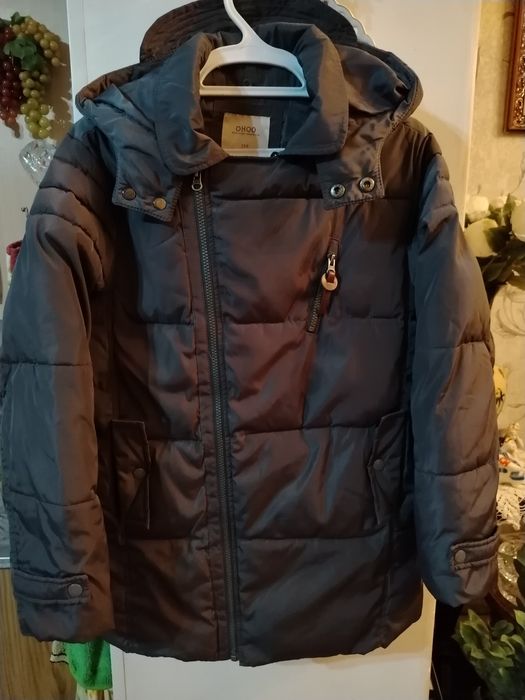 Подростковые, фирменные куртки-пуховики.