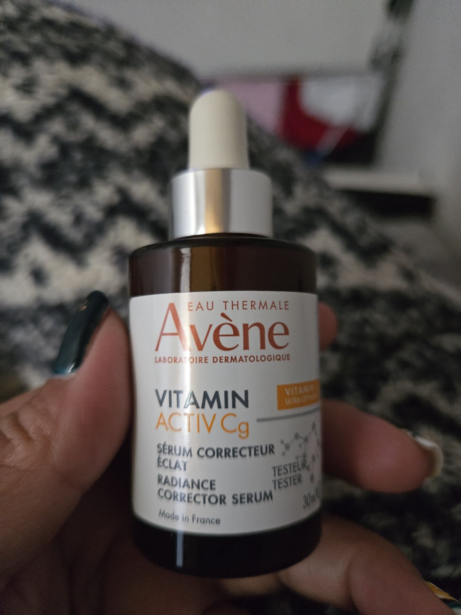 Avene Eau Thermale Vitamin Activ Cg Озаряващ коригиращ серум за лице