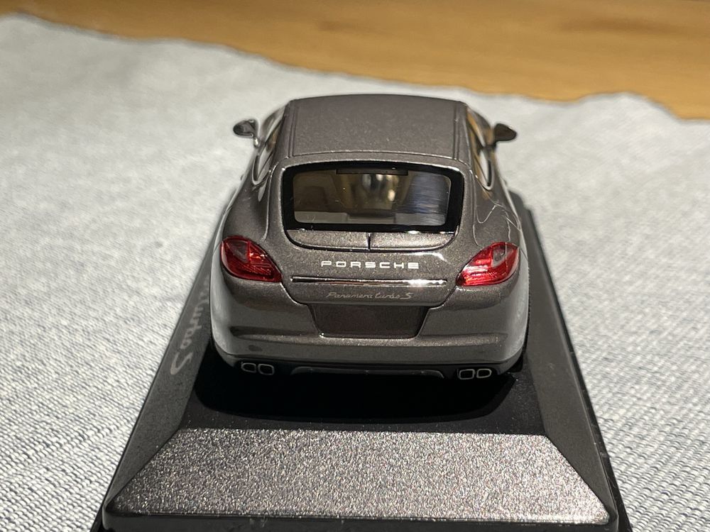 1:43 Porsche Panamera Turbo S 970 - Minichamps Dealer edition