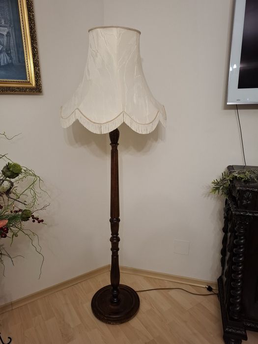 Lampadare din lemn