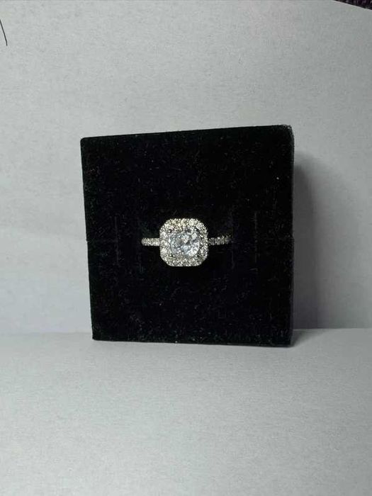 Vand inel de argint cu piatra