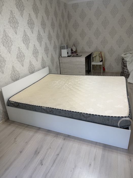 Продам двухспальную кровать