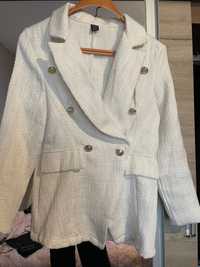 Дамско Бяло късо сако