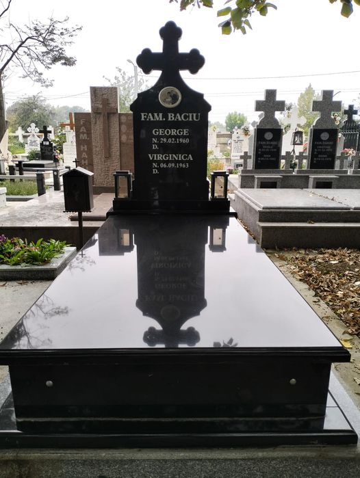 Cruci cripte monumente funerare comstnata