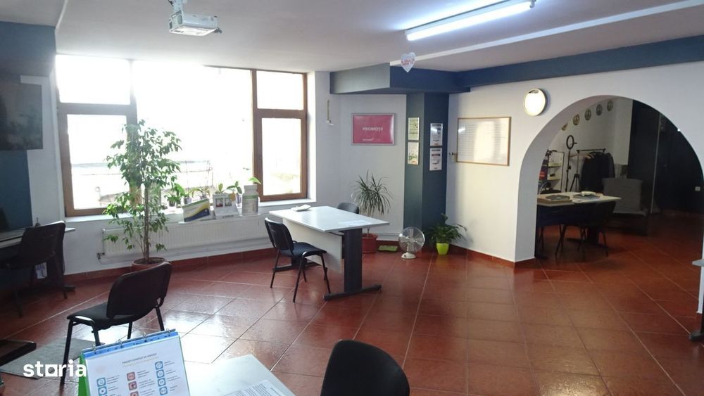 Vand spatiu comercial in Deva, ultracentrala, (Bld Decebal), etaj 1