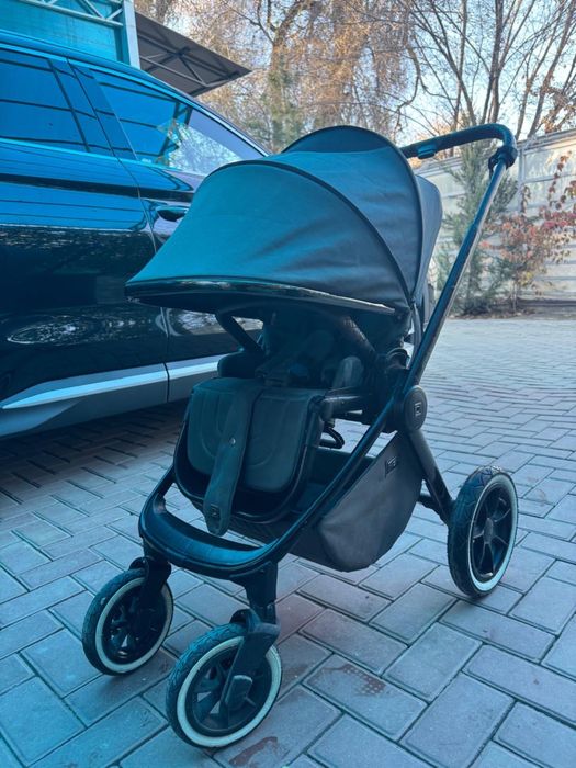 Продам зимнюю коляску MON