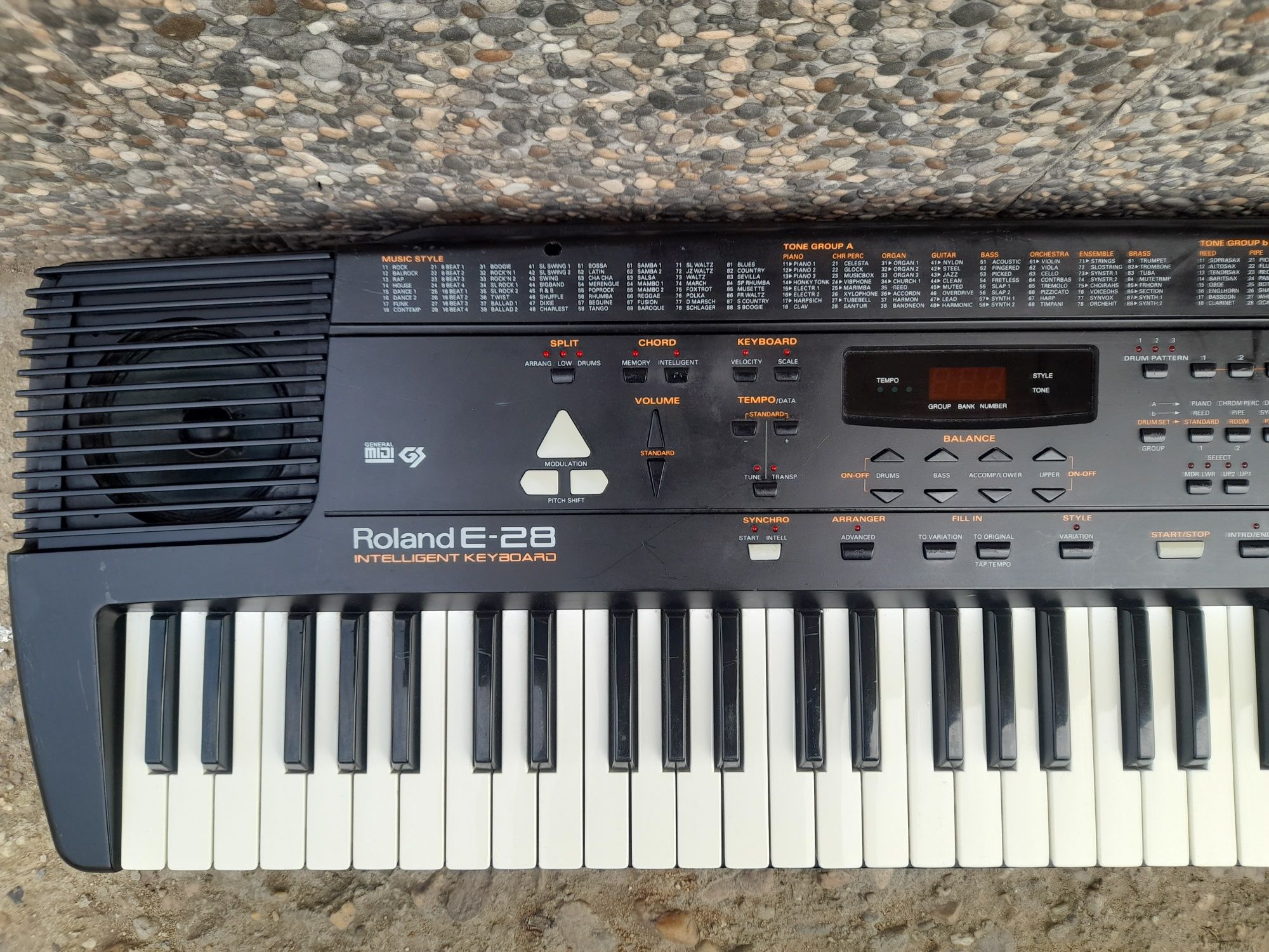 orga electronica Roland E-28