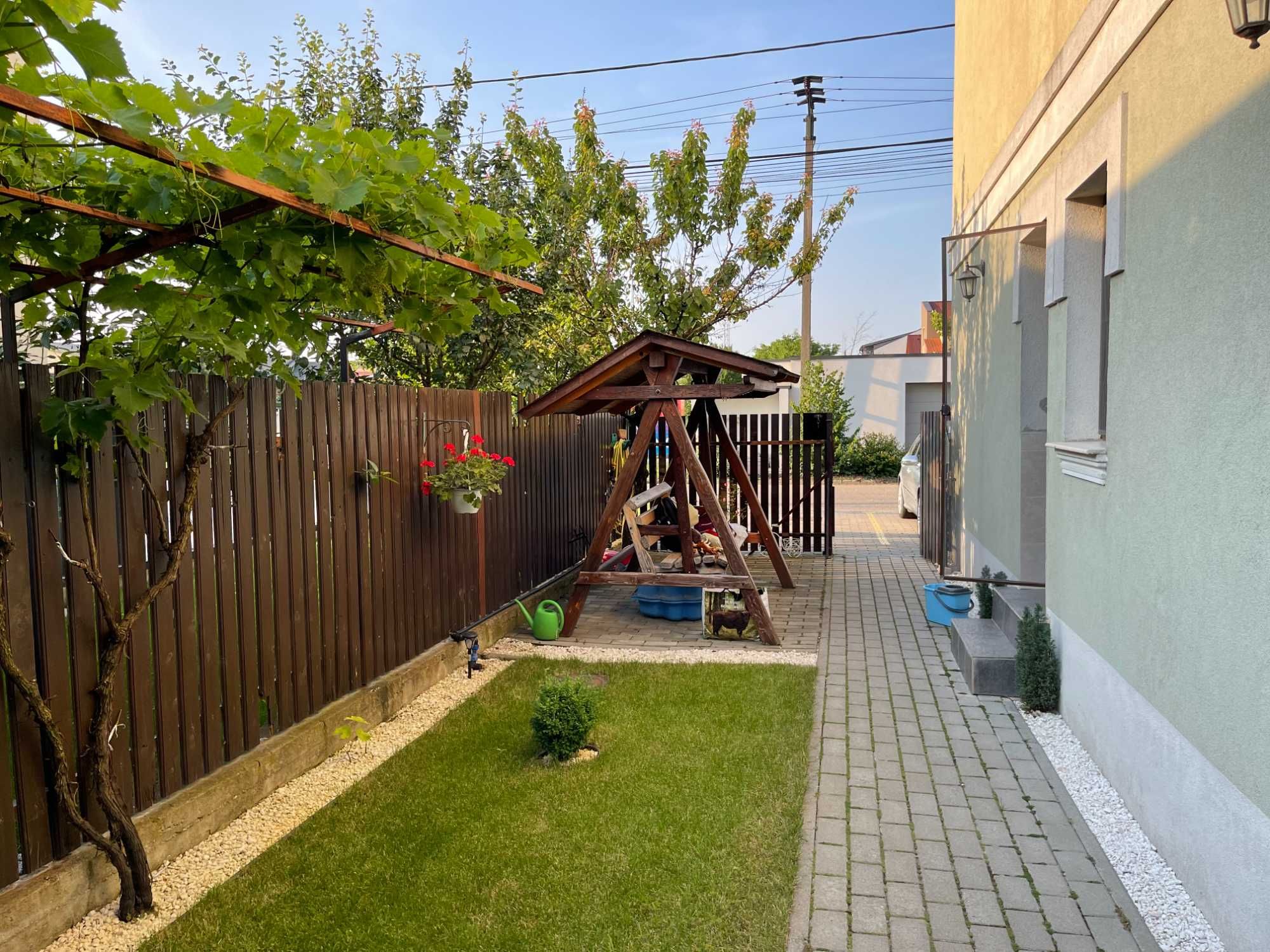 Proprietar, inchiriez apartament 2 camere, parter, curte, loc parcare